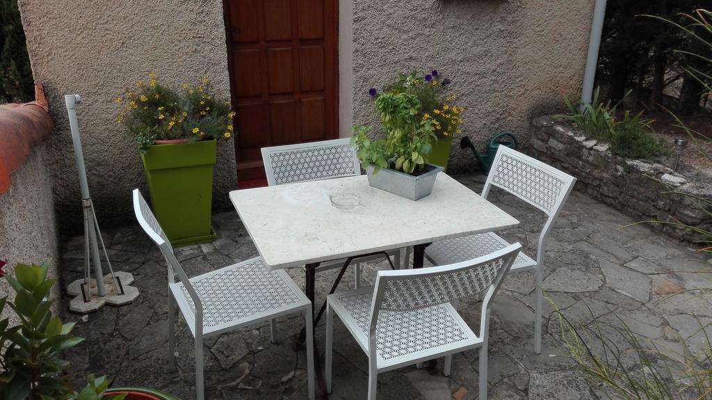Lauris La Petite Maison De Marie Louise מראה חיצוני תמונה