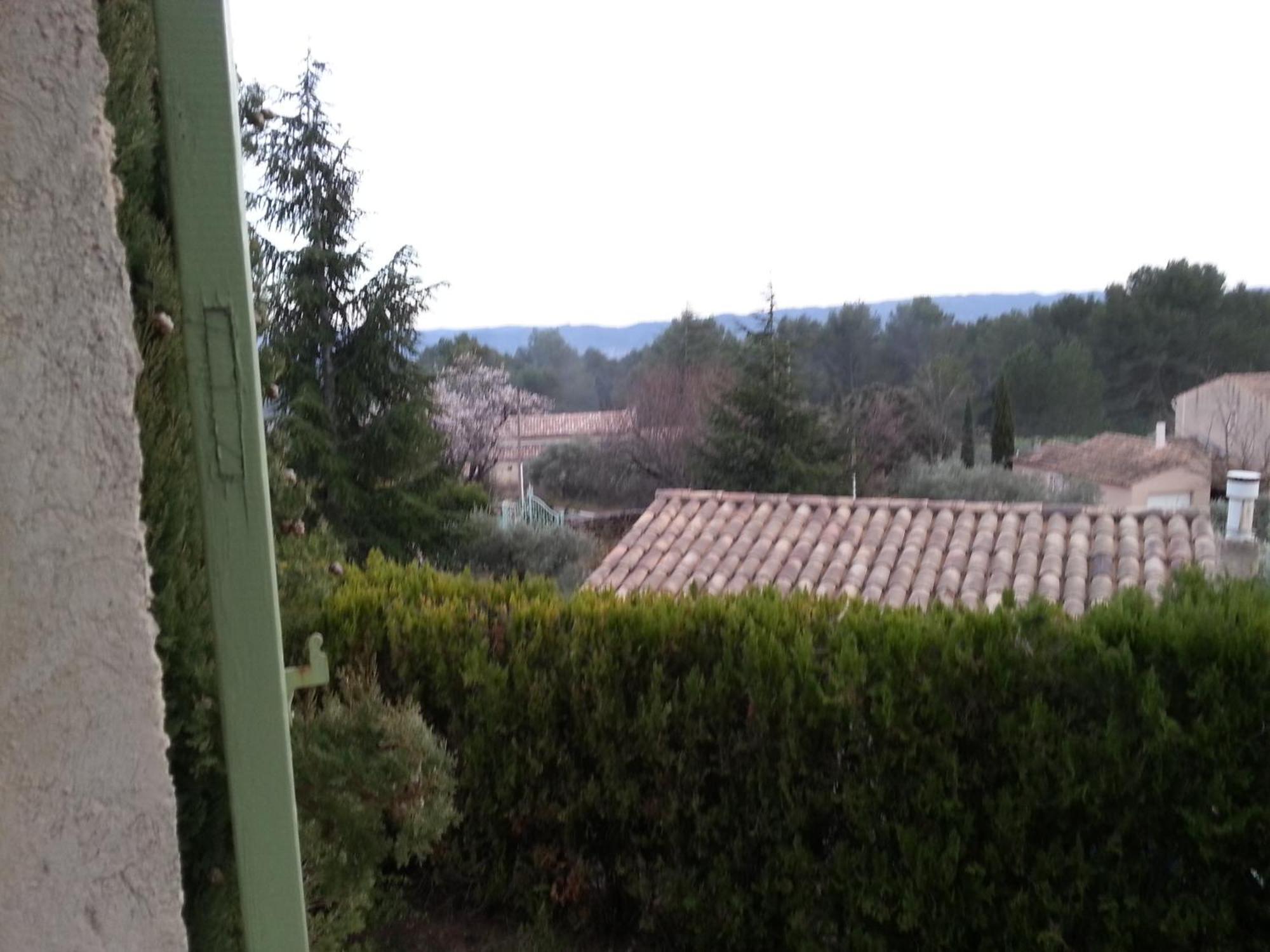 Lauris La Petite Maison De Marie Louise מראה חיצוני תמונה